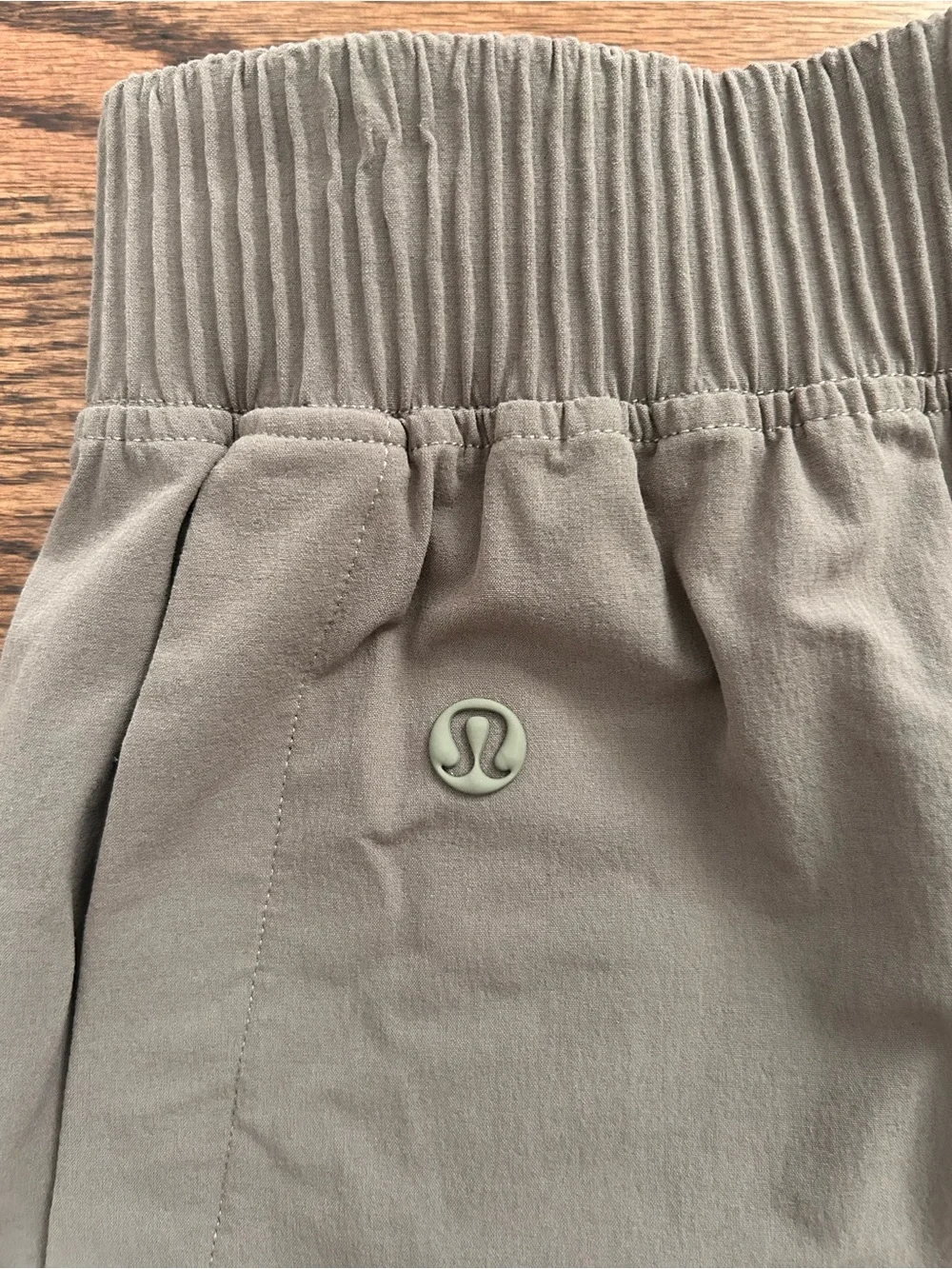 Women’s Lululemon Stretch Woven Relaxed-Fit High-Rise Short 4